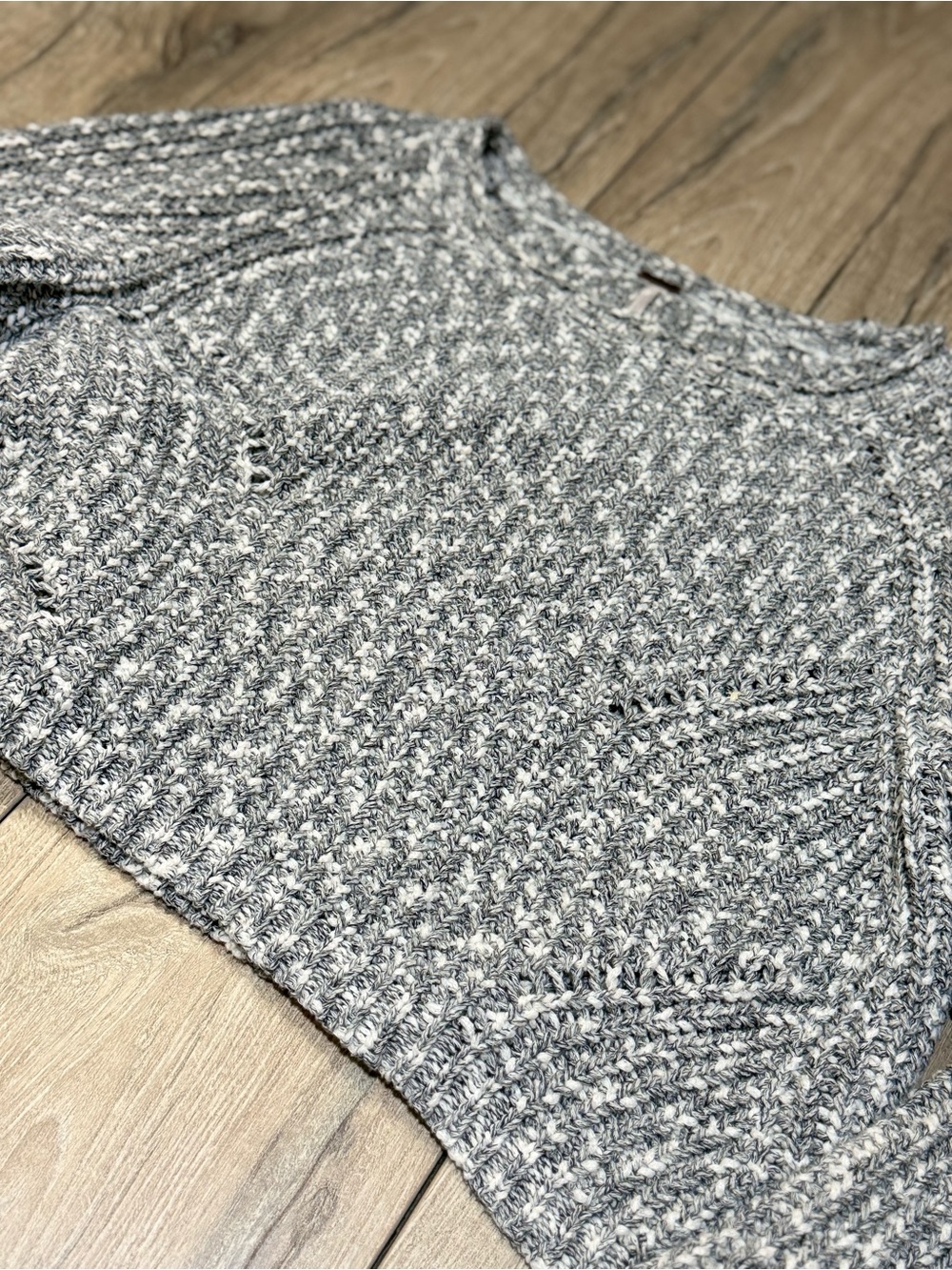 Free People Cropped Knit Sweater Marled Gray Ivory Size Small - Picture 7 of 13